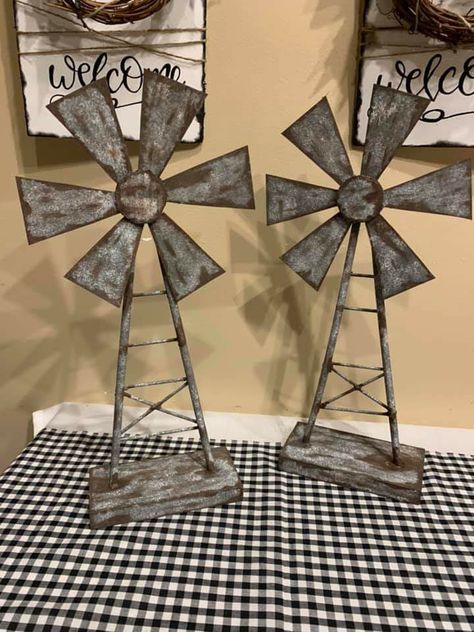 Windmill Decor, Wood Yard Art, Garden Art Ideas, Dollar Store Diy Projects, Farmhouse Crafts, Diy Dollar Tree Decor, Barn Decor, Dollar Tree Decor, Dollar Tree Diy Crafts