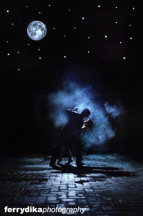 dancing under the moon Tango Dance Photography, Novel Wattpad, Books Romance Novels, Double Exposition, Moon Dance, New Retro Wave, Dancing In The Moonlight, Shall We Dance, Under The Moon