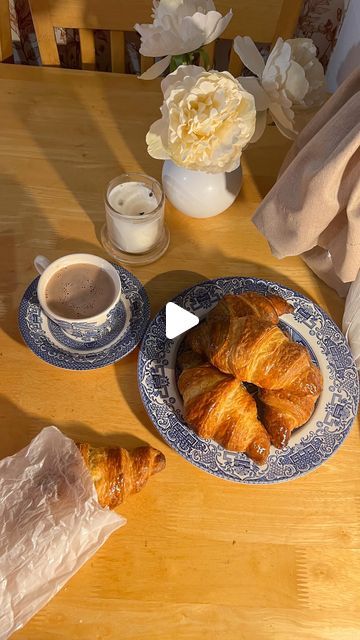 Maisam Algirgeet on Instagram: "Make your first flaky croissants!🥐 Welcome to my new baking series: “Make Your First…” Croissants are the most loved breakfast pastry in the world. So for my fourth recipe of the series, I will show you how to make delicious, buttery & flaky croissants from scratch. I hope this recipe inspires & helps to you make your first croissants! Ingredients: 75ml warm milk  60ml lukewarm water  20g melted butter  7g Yeast  20g sugar  280g bread flour 1tsp salt  180g cold butter (for lamination) Method: -In a large bowl, combine the warm milk, lukewarm water, melted butter, yeast, sugar Flour and salt. Stir until everything is combined. Knead the dough for 5 minutes. Cover the dough and let it rest for 1 hour. -Once the dough has risen, roll it out into a rectangl How To Make Croissants, Flaky Croissants, Baked Pastries, Breakfast Pastry, Breakfast Pastries, Warm Milk, Bread Flour, Puff Pastry, Large Bowl