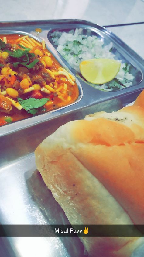 Misal Pavv✌️ Misal Pav Snapchat Story, Misal Pav Snap, Misal Pav, Food Snap, Gents Hair Style, Friend Song, Naan Recipe, Chocolate Cake Decoration, Food Drink Photography