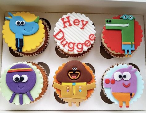 Hey Duggee Cupcakes, Cakesicle Designs, Duggee Party, Cookie Corner, Hey Duggee, Kids Birthday Party Decoration, 1st Birthday Cakes, Cake Business, Baby Shark