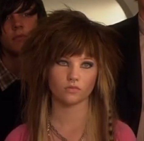 Wavy Emo Hair, Wavy Scene Hair, 2000s Emo Makeup, Scene Kid Hair, Scene Hair Bangs, Medium Scene Hair, Medium Length Hair With Bangs, Kid Hair, Emo Scene Hair