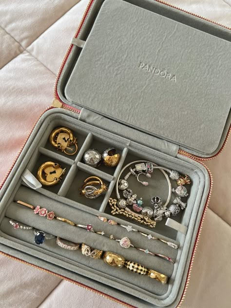 Pandora Jewelry Travel Case, Pandora Jewellery Boxes, Jewellery Box Aesthetic, Jewelry Box Aesthetic, Pandora Aesthetic, Glow Up Aesthetic, Aesthetic Chanel, Pandora Jewelry Box, Collection Perfume