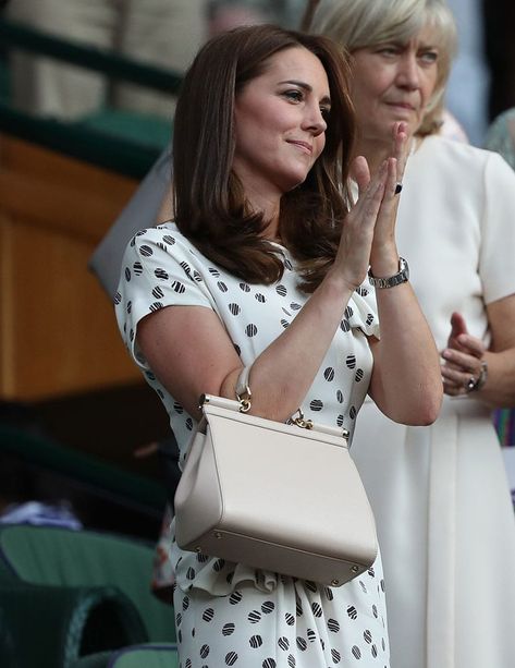 Princess Catherine Of Wales, Catherine Of Wales, Celebrity Handbags, Kate Middleton Style Outfits, Kate Bags, Green Clutches, Jimmy Choo Handbags, Princess Catherine, Catherine Elizabeth Middleton