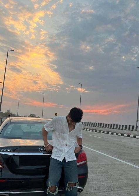 Best Car Poses For Men, Boys Aesthetic Pictures For Instagram, Car Story Instagram Ideas, Pic With Car Ideas, Photo Poses With Car, Poses For Pictures Instagram Boys, Boy Dp Aesthetic, Insta Dp For Boys, Fake Snap Pics Boyfriend