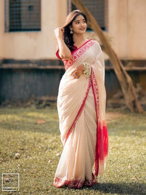 Female Portrait Poses, Bride Photos Poses, Simple Saree Designs, Bride Photography Poses, Outdoor Girls, Saree Poses, Indian Photoshoot, Saree Photoshoot, Simple Pakistani Dresses