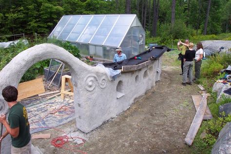 Strawbale Construction, Cob Construction, Cob Wall, Cob House Interior, Earthy Homes, Cob Cottage, Perfect Yard, Cob Homes, Cob Building