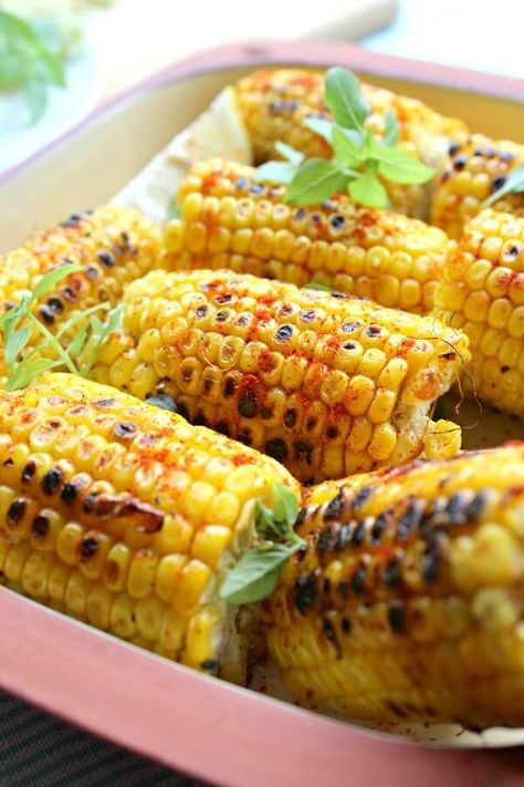 Charred Paprika Turmeric Corn Cobs. 14 minutes, sweetcorn, spices & a frying pan is all you need to make this delicious side dish that everyone will love! | berrysweetlife.com Pumpkin Seed Salad, Easy Healthy Side Dishes, Bbq Corn, Seed Salad, Fried Corn, Corn Cob, Sweet Caroline, Goat Cheese Salad, Mood Food