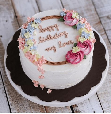 Happy Birthday Cake Images For Wife Birthday Cake For Wife, Birthday Cake Designs, Aesthetic Cake, Happy Birthday Cake Images, Cake Name, Simple Cake Designs, Cake Decorating Frosting, Simple Birthday Cake, Cake Decorating Designs