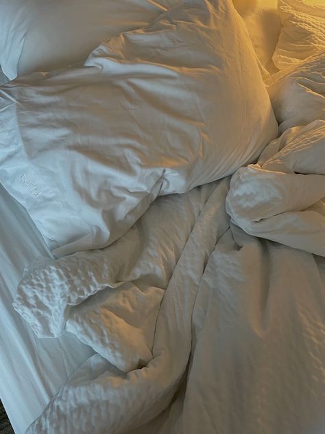 Bedsheets , white bed , white sheets , cozy bed , bedtime , good night , sweet dreams , dream bed , white bedroom , clean aesthetic , minimal Bedroom Clean Aesthetic, White Cozy Bedroom, Cozy Bed Aesthetic, Crochet Bed Sheet, Bed Sheet Ideas, Bedroom Inspo Aesthetic, Mood Board Photos, Bed Selfie, Bed Aesthetic