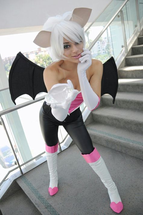 Rouge The Bat Cosplay, Rogue The Bat, Bat Cosplay, Epithet Erased, Kawaii Spooky, Bat Costume, Game Cosplay, Rouge The Bat, Odd Stuff