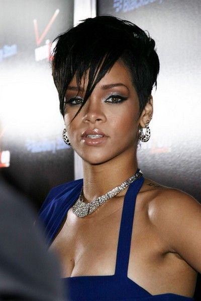 Rihanna 2009, Rihanna Short Hair, Childhood Pics, Rihanna Hairstyles, Apps Facebook, Childhood Pictures, Rihanna Riri, Rihanna Style, Bad Gal