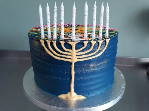 Hanukkah Cake Ideas, Christmas And Hanukkah Together Decor, Hanukkah Cupcakes, Hannukah Diy, Hanukkah Party Food, Hanukkah Baking, Hannukah Party, Hannukah Decorations, Hannukah Recipes