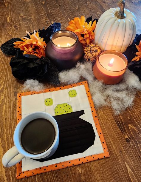 Halloween Mug Rug with Foundation Paper Piecing Techniques - Sulky Pumpkin Mug Rugs Patterns Free, Halloween Mug Rugs Free Pattern, Paper Piece Mug Rug Patterns, Pumpkin Mug Rug, Halloween Mug Rugs, Halloween Mug Rug Patterns, Coasters Pattern, Water Soluble Paper, Rug Patterns