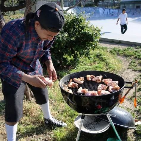 Pro skater Andy Roy shows us his favorite spots where locals eat in SF, from brisket at Tommy's Joynt to White Russians and tater tots at Bender's. Andy Roy Skater, Andy Roy, San Francisco Vacation, Pro Skaters, White Russian, Tater Tots, Eat Local, Tater Tot, Grilling