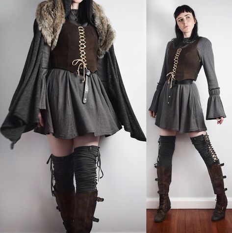 Goth Hobbit Aesthetic, Hobbit Goth, Dnd Clothes, Hobbit Aesthetic, Medieval Girl, Hobbit Party, Mode Steampunk, Outfit Aesthetics, Fantasy Outfits