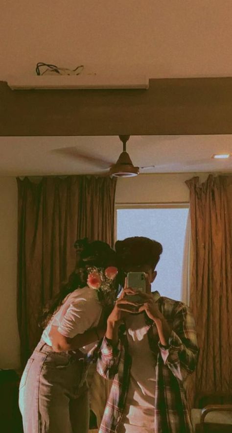 Indian Couple Snap, Face Hide Couple Photos, Hide Face Couple Pic, Pfp Images, Couples Hidden Face Pics, Best Nature Images, Romantic Couple Images, Hide Face, Couple Pfp