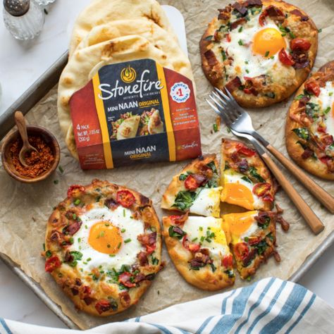 Breakfast Flatbreads: Kickstart Your Morning with These Tasty Ideas Using Stonefire® Naan Naan Bread Breakfast, What To Eat With Naan Bread, Bread Breakfast Recipes, Breakfast Naan, Naan Breakfast, Mini Naan, Breakfast Egg Bake, Menu Sarapan Sehat, Recipes With Naan Bread