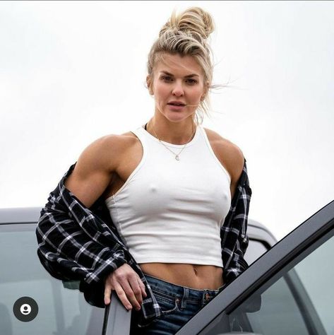 Brooke Ence, Female Crossfit Athletes, Buff Women, Dark Beauty Photography, Crossfit Women, Toned Women, Crossfit Girls, Crossfit Athletes, Sporty Girls