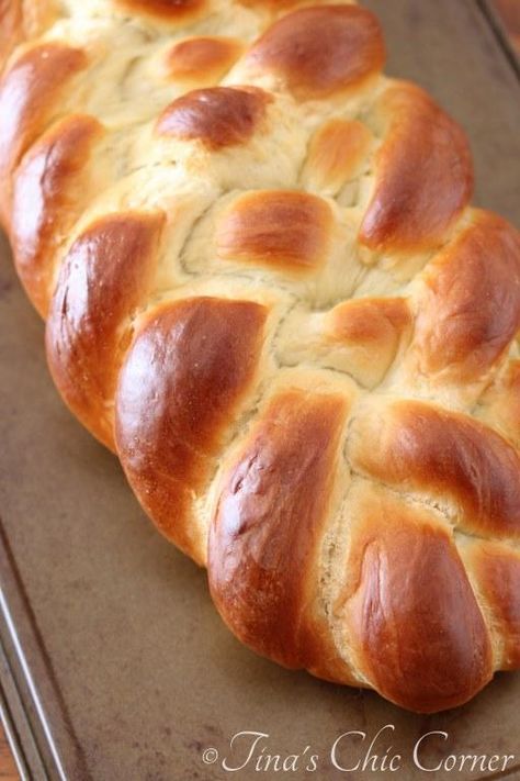 Easy Challah, Challah Recipe, Challah Bread Recipes, Stuffed Bread, Artisan Bread Recipes, Walnut Bread, Easter Bread, Challah Bread, Loaf Of Bread