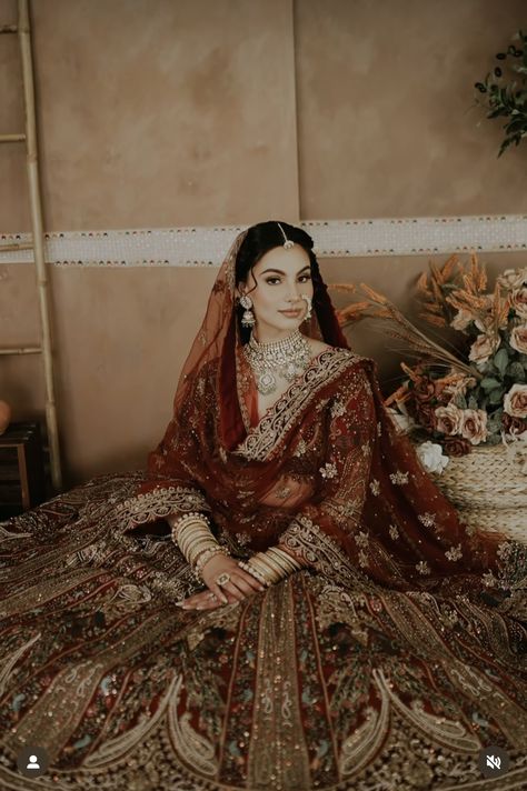 Red Wedding Dress Asian, Indian Wedding Outfit Bride, Bridal Lenghas, Punjabi Aesthetic, Red Lengha, Gharara Designs, Red Wedding Dress, Desi Wedding Dresses, Wedding Dresses Princess Ballgown