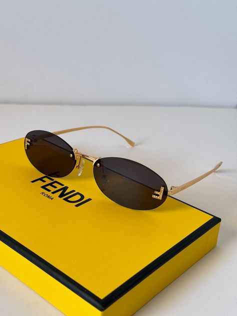 Fendi Glasses, Fashion Model Drawing, Classy Glasses, Fancy Glasses, Luxury Glasses, Fashionably Late, Fendi Sunglasses, Fashion Eye Glasses, Stylish Glasses