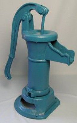 Water Pump Ideas, Hand Water Pump Ideas, Old Water Pump Ideas, Old Water Pump Fountain, Old Hand Pump Water Feature, Hand Pump Well, Old Water Pumps, Hand Water Pump, Kolam Air