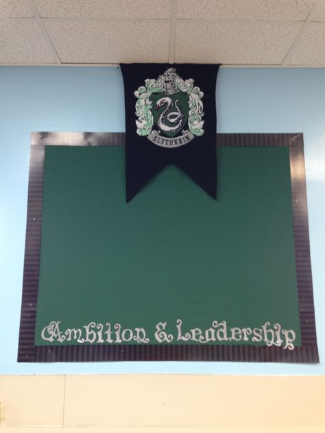 Slytherin bulletin board Slytherin Classroom Decorations, Slytherin Classroom, Bulletin Boards Interactive, Classroom Harry Potter, Ra Floor Themes, Back To School Boards, Middle School Organization, Hogwarts Classroom, Harry Potter Themed Classroom