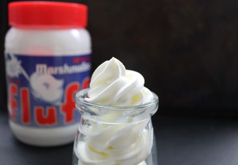 Marshmallow whipped cream (Printable Recipe CARD) Whip Cream Dispenser, Marshmallow Whipped Cream, Stable Whipped Cream, Marshmallow Fluff Frosting, Stabilized Whipped Cream Frosting, Marshmallow Icing, Cakes Fillings, Cakes For Friends, Flavored Whipped Cream