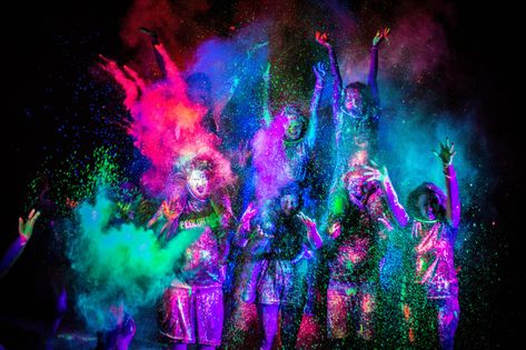 Fall may be the perfect running weather, but that doesn’t mean running sounds any more appealing than usual. Running At Night, Glow Run, Colour Run, Glow Birthday Party, Holi Festival Of Colours, Black Lights, Glow Birthday, Runners High, Color Festival