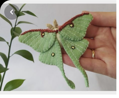 Chinese Luna Moth, Moth Pattern, Felt Butterfly, Felt Sewing, Butterfly Ornaments, Cute Sewing Projects, Felt Embroidery, Ornament Pattern, Diy Felt