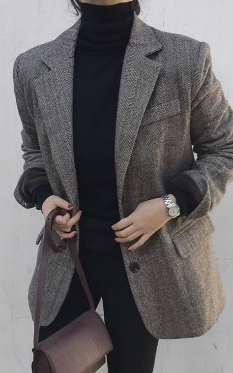 pro, clean, turtle neck and suit jacket Suit And Turtle Neck Women, Turtle Neck Formal Outfit Woman, Turtleneck Suit Women, Turtle Neck Suit Women, Suit With Turtle Neck Women, Formal Female Suits, Turtle Neck Formal Outfit, Turtle Neck Korean Outfit, Female Suit Outfit Formal