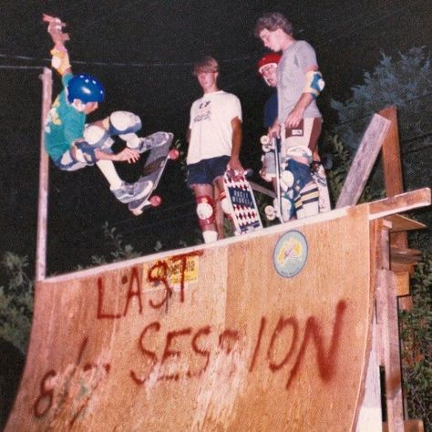 Tony Hawk 80s, 80s Skater, Skate Photography, Bones Brigade, Old School Skateboards, Skate Punk, Skate Photos, Gopro Surfing, 90s Skate