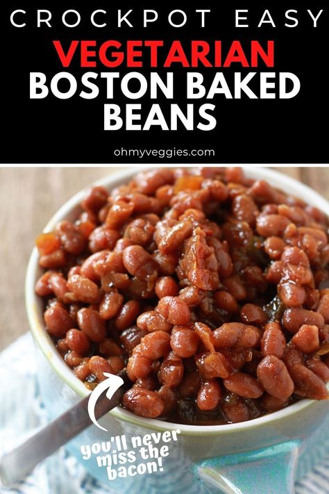 No bacon necessary! This meatless Boston baked bean recipe makes a tender, tasty, barbecue-worthy side that the vegetarians and the vegans at the party can enjoy along with everyone else. But the meat-eaters will love ’em, too! Vegetarian Baked Beans Recipe, Baked Beans No Bacon, Baked Beans No Meat, Vegan Baked Beans Recipe, Baked Beans Recipe No Bacon, Boston Baked Beans Recipe, Canned Bean Recipes, Vegetarian Baked Beans, Best Baked Beans