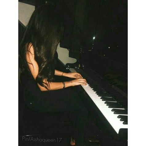 Piano Photography, Piano Girl, Photographie Portrait Inspiration, Photos Tumblr, Princess Aesthetic, Trik Fotografi, Girly Pictures, Jolie Photo, Madison Beer