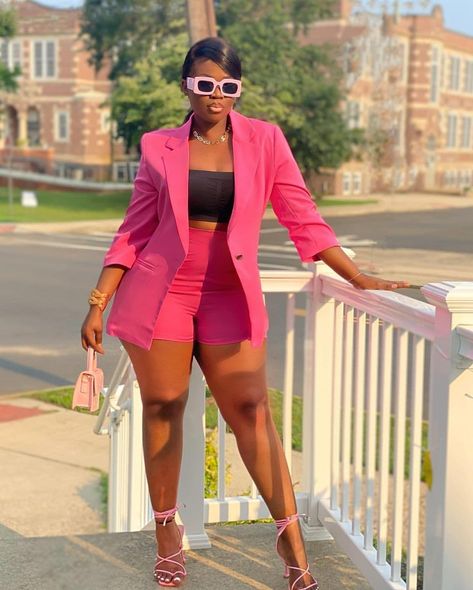 Short Suit Outfit Women, Blazer And Shorts Outfit, Nicki Concert, Ball Outfit, Sneaker Ball, Boss Chic, Nigerian Lace Styles Dress, Feminine Outfits, Curvy Shorts