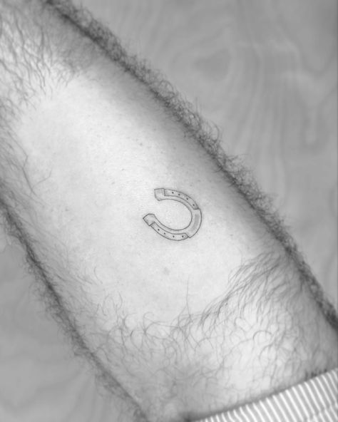 horseshoe tattoo symbolizes luck, protection, and strength 🍀🏇 Horseshoe Tattoo Men, Horseshoe Tattoo, Horse Shoe Tattoo, Tatting, Tattoos