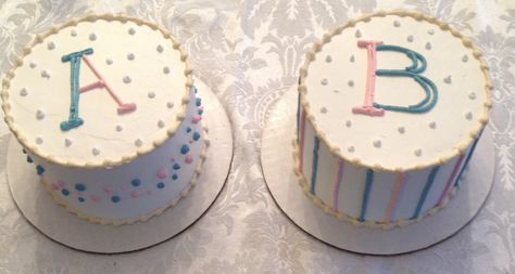 Gender reveal pic for the twins - Google Search Lace Wedding Cake Ideas, Gender Reveal Cakes, Baby Reveal Cakes, Twins Mommy, Twin Gender Reveal, Pregnancy Gender, Twins Cake, Beautiful Pregnancy, Wedding Cake Ideas