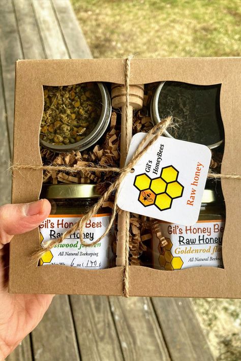 Looking for a special gift? How about pairing exquisite teas with artisanal honey? It's a match made in heaven, offering a unique flavor experience. Perfect for tea aficionados! #TeaAndHoney #GiftIdeas #FlavorfulPairings Honey Gift Box Ideas, Honey And Tea Gift Ideas, Honey Gift Ideas, Honey Gift Basket, Honey And Tea, Fall Wildflowers, Japanese Knotweed, Tea Blends Recipes, Honey Gift