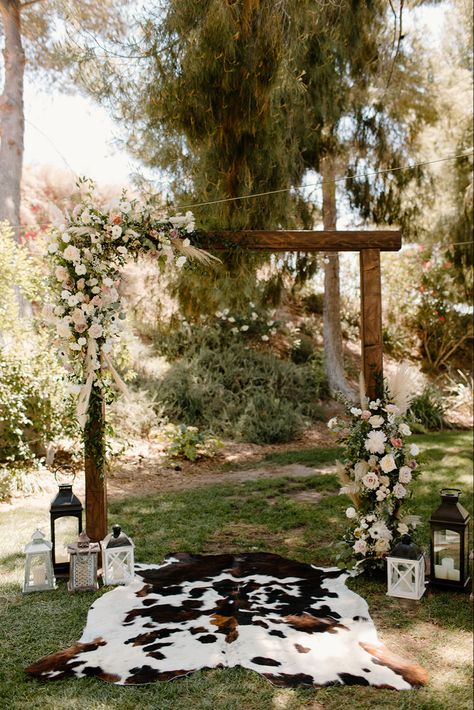 #wedding #summer #summerweddings #country #western #cowprint #cowhiderug Western Civil Wedding, Rustic Country Wedding Venue Ideas, Cow Hyde Wedding, Wedding Inspiration Country, Farm Wedding Alter, Elegant Rustic Wedding Ideas Decorations, Outdoor Country Wedding Ceremony, Backyard Wedding Country, Cow Print Wedding Ideas