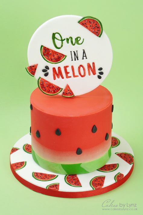 'One in a Melon' Watermelon themed cake decorating tutorial One In A Melon Cake, Watermelon Cakes, Cake Watermelon, Fondant Cake Tutorial, Melon Cake, Design Chocolate, Cake International, Giraffe Cakes, Fruity Cake