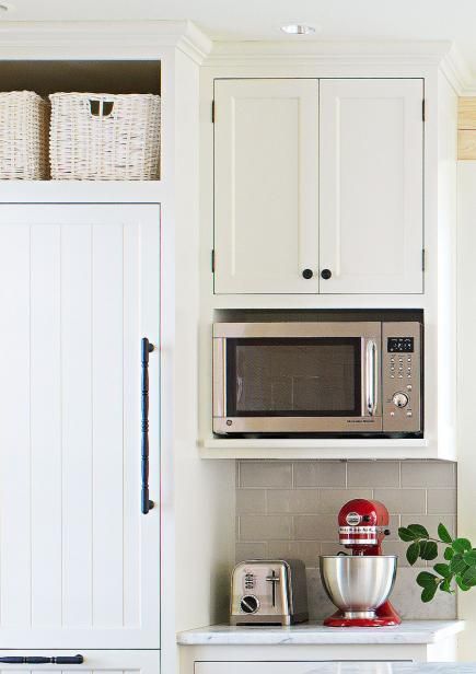 Doorless box units constructed above the refrigerator and/or under cabinets are easy, integrated solutions for storage baskets and a microwave. More from this kitchen: http://www.midwestliving.com/homes/decorating-ideas/country-kitchen-decorating-ideas/?page=5 Microwave Cabinet, Microwave Shelf, Ikea Inspiration, Midwest Living, Microwave In Kitchen, Decor Ikea, Kitchen Pantry Design, Country Kitchen Decor, Kitchen Decorating