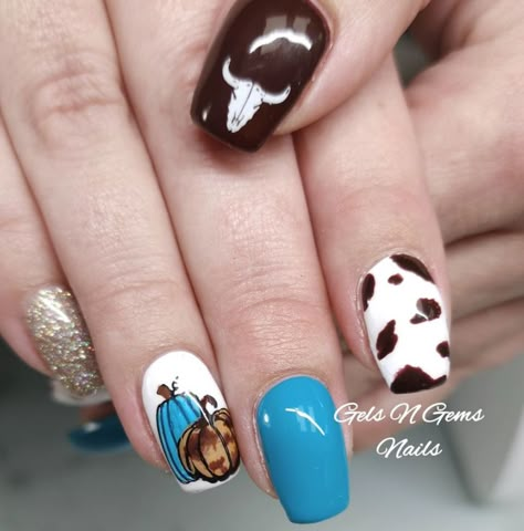 Cowboy Christmas Nails, Highland Cow Nails, Fall Western Nails, Western Nail Art, Horse Nails, Cowboy Nails, Western Nails, Country Nails, Animal Nail Art