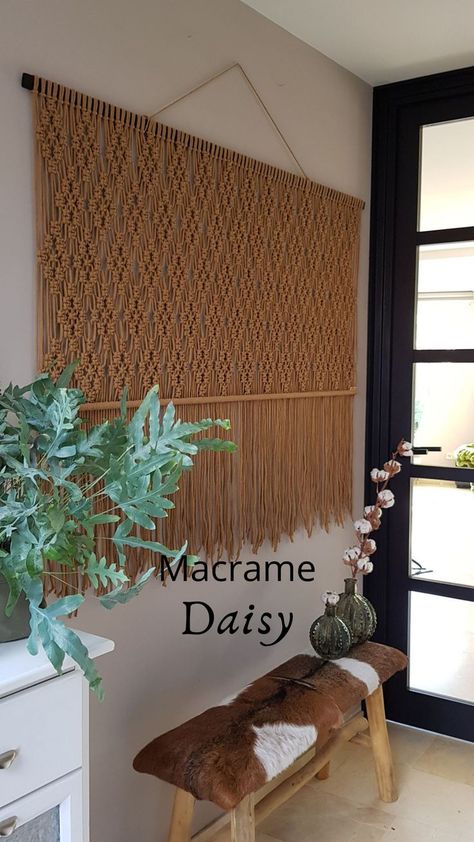 Wooden House Decoration, Apartment Living Room Design, Spanish Style Homes, London House, Large Macrame, Macrame Art, Boho Living, Diy Lamp, Macrame Diy