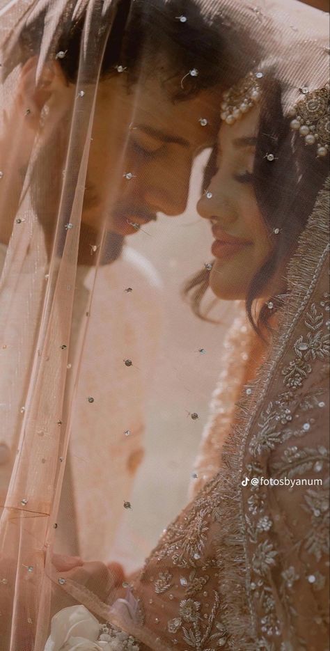 Katb Kitab Ceremony, Shadi Photography Poses, Indian Wedding Aesthetic Couple Photo, Nikah Couple Poses, Desi Wedding Shoot, Aesthetic Wedding Couple Pictures, Pakistani Wedding Pictures, Nikkah Aesthetic Couple, Desi Engagement Photos