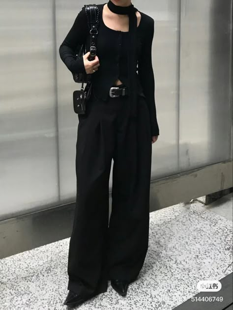 fall outfits 2023 Modern Japanese Clothes Style, Asian Corporate Fashion, Me As An Outfit, Elegant Alternative Outfit, Corp Core Fashion, Rich Goth Aesthetic, Business Casual Alternative Style, Dark Fem Outfits, Dark High Fashion