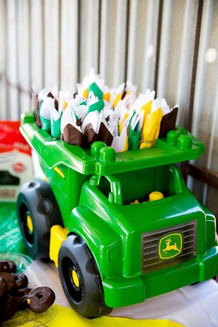 Photo 7 of 21: Johen Deere Tractors / Birthday "John Deere Inspired 2nd Birthday" | Catch My Party John Deere Birthday Party, John Deere Party, John Deere Birthday, Tractor Birthday Party, Tractor Party, Farm Themed Birthday Party, Tractor Birthday, Barnyard Birthday, Farm Birthday Party