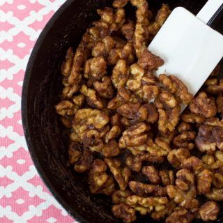 Sugar Free Candied Walnuts (Gluten Free, Vegan and Paleo) Walnuts Candied, Low Glycemic Snacks, Low Glycemic Diet, Banana Smoothie Recipe, Walnut Recipes, Healthy Strawberry, Strawberry Banana Smoothie, Banana Smoothie, Fat Burning Drinks