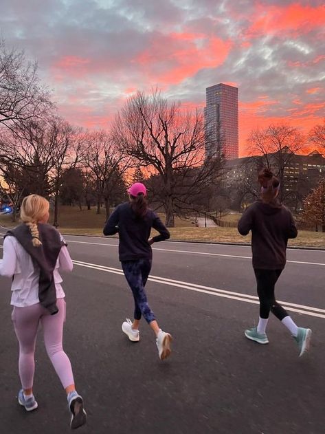 Central Park Running Aesthetic, Running In Autumn, Park Running Aesthetic, Running A 10k, Workout Friends Aesthetic, Running In Central Park, Running Central Park, Central Park Running, Nyc Running Aesthetic