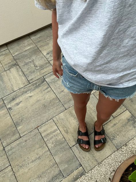 Birkenstock Outfit Summer Aesthetic, Cute Summer Outfits With Birkenstocks, Birkenstock Clog Summer Outfit, Burken Stocks Outfit Summer, Birkenstock Sandals Outfit Summer, Birkenstock Sandals Aesthetic, Womens Birkenstocks, Cph Style, Birkenstock Sandals Outfit